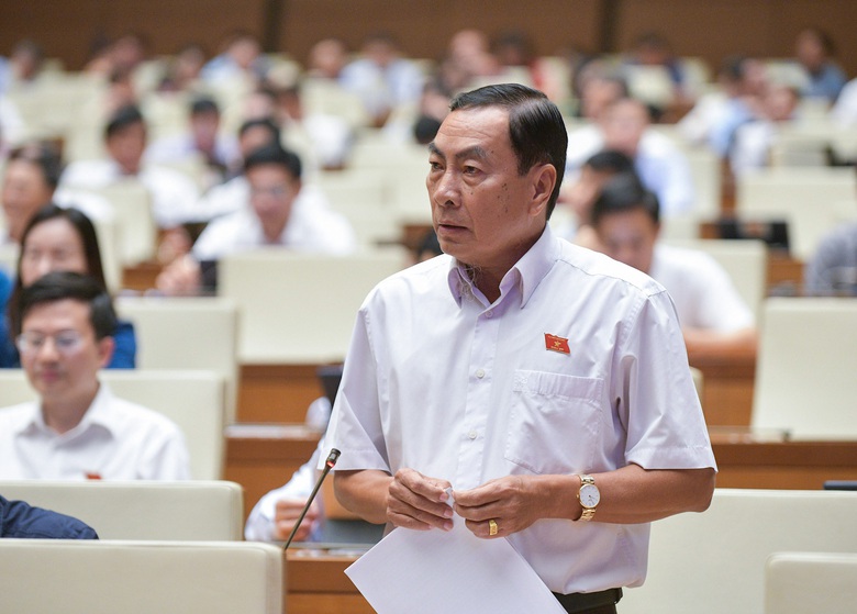 Bộ trưởng C&ocirc;ng An: Kh&ocirc;ng để xảy ra t&igrave;nh trạng theo d&otilde;i c&ocirc;ng d&acirc;n khi d&ugrave;ng căn cước gắn ch&iacute;p - Ảnh 1.