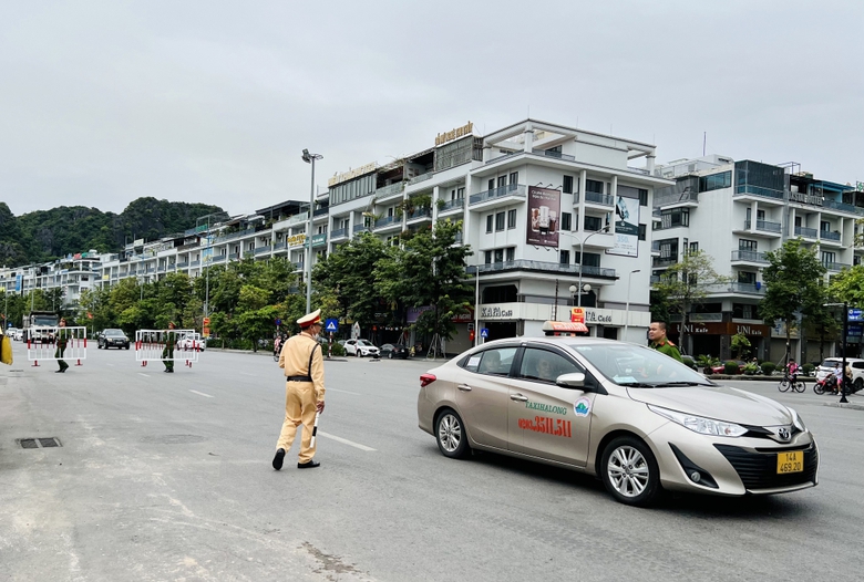 B&iacute; k&iacute;p k&eacute;o giảm TNGT cả 3 ti&ecirc;u ch&iacute; ở th&agrave;nh phố ven bờ vịnh Hạ Long - Ảnh 4.