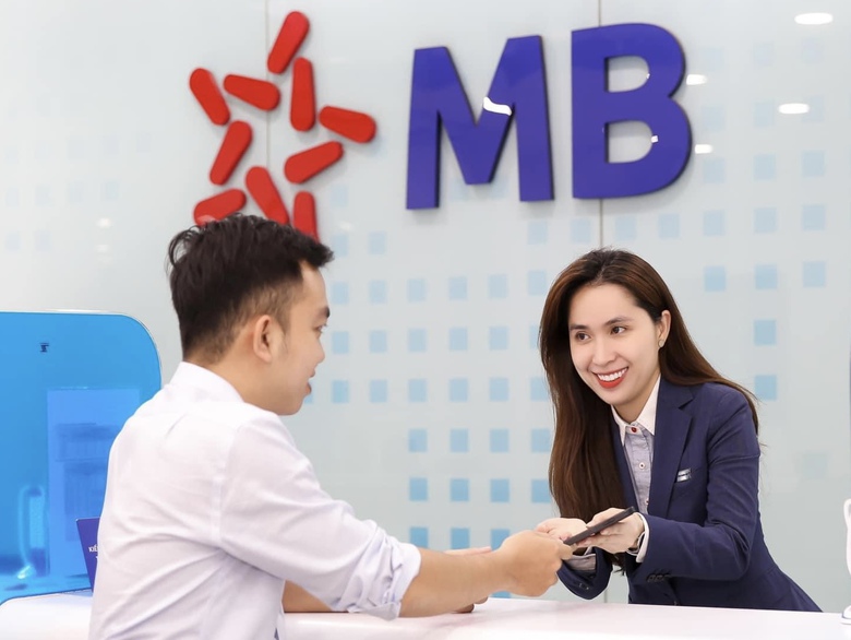 MB v&agrave;o top 3 doanh nghiệp được nh&agrave; đầu tư y&ecirc;u th&iacute;ch nhất - Ảnh 2.