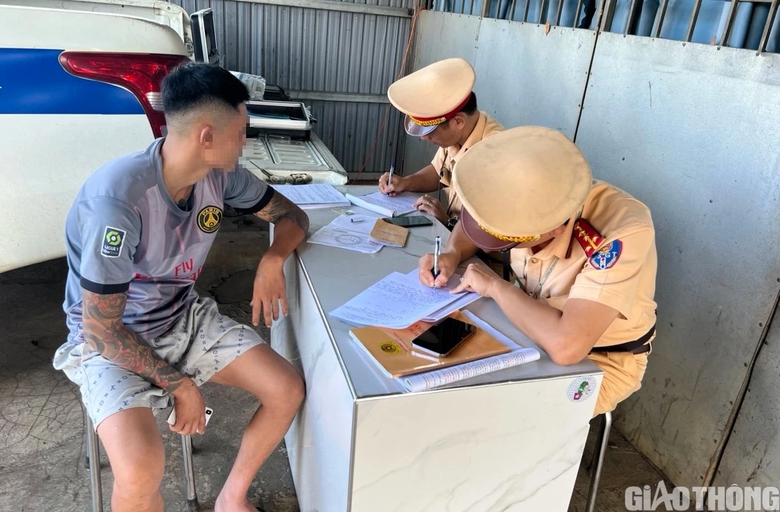 Ph&aacute;t hiện t&agrave;i xế dương t&iacute;nh với ma t&uacute;y đ&aacute; điều khiển xe tải - Ảnh 1.