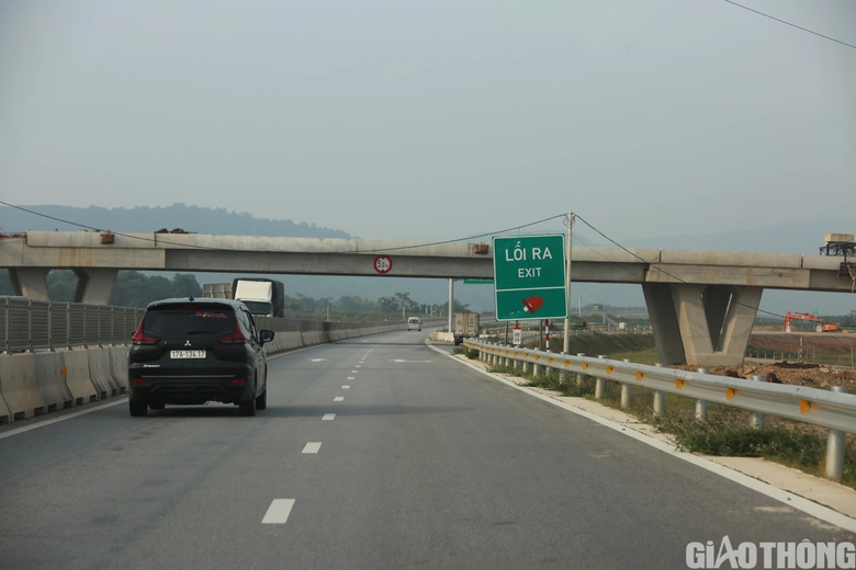 V&igrave; sao 2 n&uacute;t giao c&ograve;n lại tr&ecirc;n cao tốc Mai Sơn - QL45 chưa thể khai th&aacute;c? - Ảnh 2.