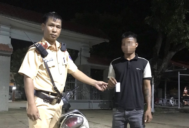 Li&ecirc;n tiếp ph&aacute;t hiện l&aacute;i xe vi phạm nồng độ cồn, dương t&iacute;nh với ma t&uacute;y - Ảnh 1.