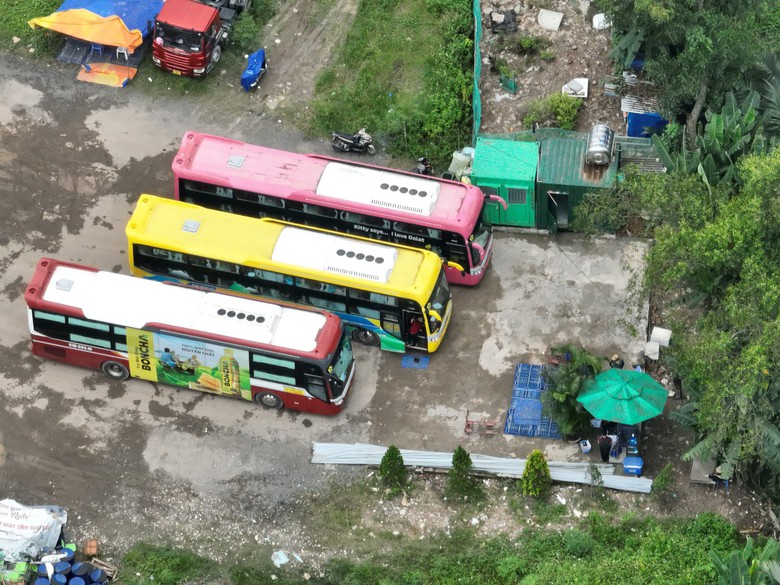 Trước khi c&ocirc;ng an kiểm tra trụ sở ch&iacute;nh, Th&agrave;nh Bưởi vẫn đ&oacute;n kh&aacute;ch ở bến lậu - Ảnh 2.