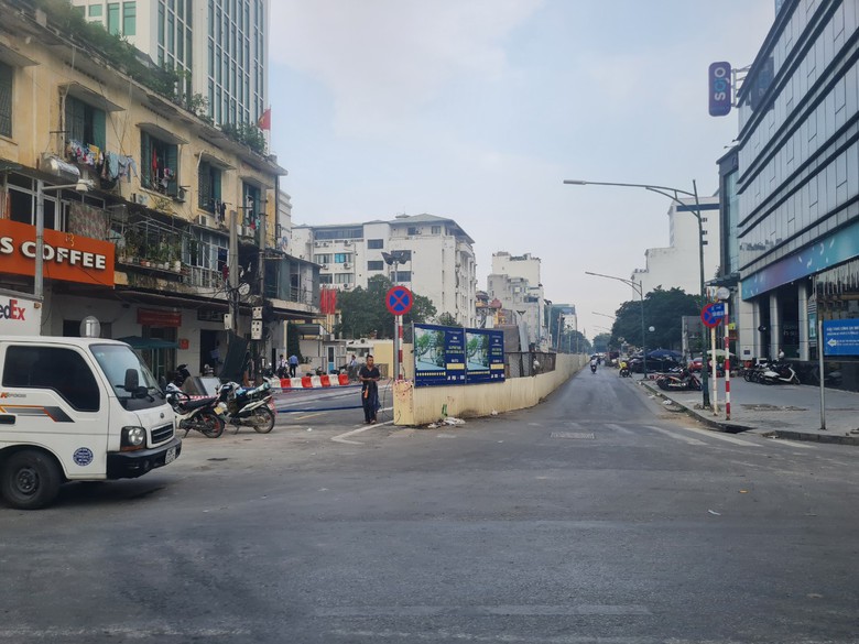 Ph&acirc;n luồng thi c&ocirc;ng ga ngầm S12 tr&ecirc;n đường Trần Hưng Đạo, phương tiện lưu &yacute; g&igrave;? - Ảnh 1.