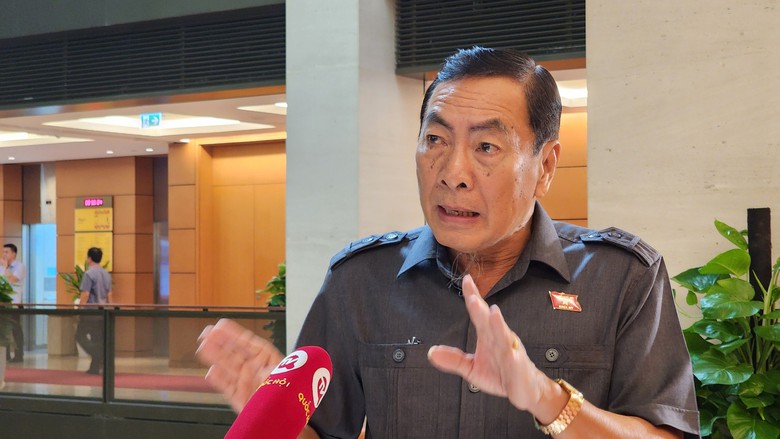 ĐBQH rớm nước mắt khi biết nạn nh&acirc;n vụ ch&aacute;y chung cư chưa được tiền hỗ trợ - Ảnh 4.