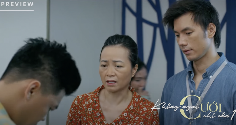 Phong khó chịu khi thấy mẹ bị Ân gây khó dễ. Phong khó chịu khi thấy mẹ bị Ân gây khó dễ.