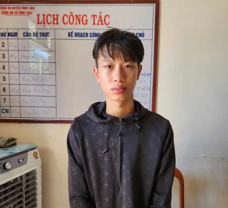 Bắt thanh ni&ecirc;n 17 tuổi đ&acirc;m nh&acirc;n vi&ecirc;n qu&aacute;n mỳ cay rồi bỏ trốn   - Ảnh 1.