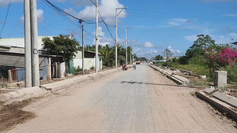 Khẩn trương ho&agrave;n th&agrave;nh tuyến đường L&ograve; R&egrave;n ở Bạc Li&ecirc;u - Ảnh 1.