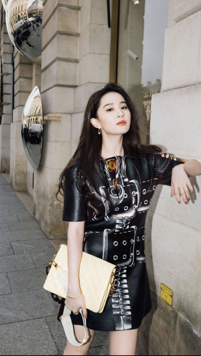 Lưu Diệc Phi chứng tỏ vị thế top 1 trong dàn Hoa đán 85 Cbiz - Ảnh 2. Lưu Diệc Phi chứng tỏ vị thế top 1 trong dàn Hoa đán 85 Cbiz - Ảnh 2.