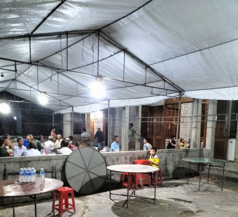 Ra biển k&eacute;o ruốc, 2 &ocirc;ng ch&aacute;u đuối nước tử vong - Ảnh 1.
