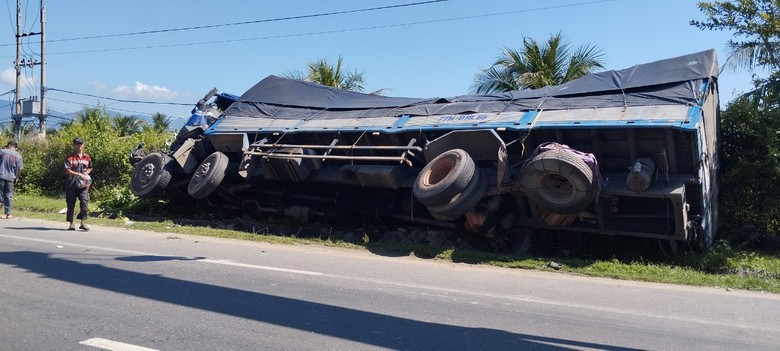 Kh&aacute;nh Ho&agrave;: Tai nạn giao th&ocirc;ng đặc biệt nghi&ecirc;m trọng khiến 3 người tử vong tại chỗ - Ảnh 3.