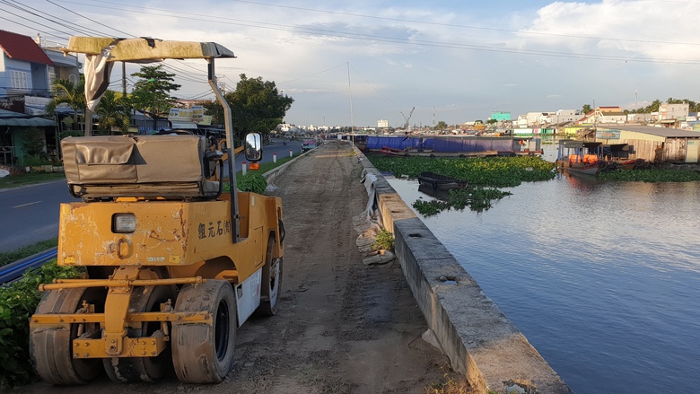 C&ocirc;ng trường k&egrave; s&ocirc;ng Cần Thơ ngổn ngang trước thời hạn c&ograve;n 2 th&aacute;ng để ho&agrave;n th&agrave;nh - Ảnh 5.