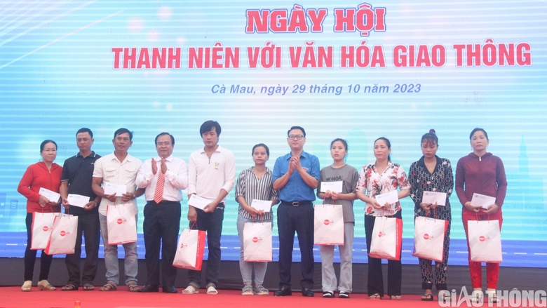 Nhiều hoạt động tại ng&agrave;y hội thanh ni&ecirc;n với văn h&oacute;a giao th&ocirc;ng ở C&agrave; Mau - Ảnh 7.