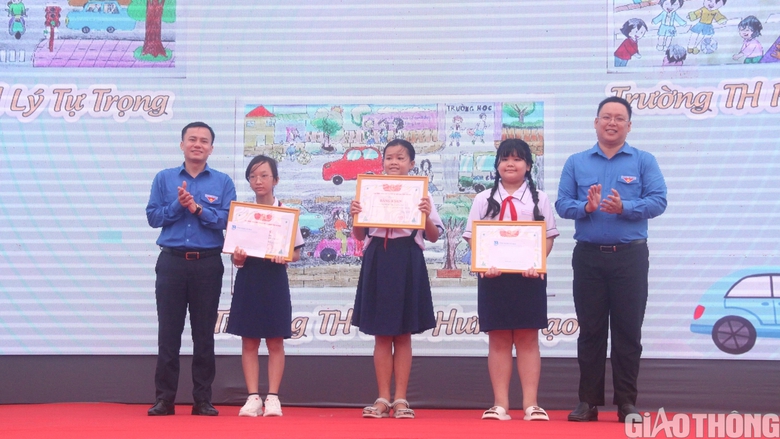 Nhiều hoạt động tại ng&agrave;y hội thanh ni&ecirc;n với văn h&oacute;a giao th&ocirc;ng ở C&agrave; Mau - Ảnh 8.