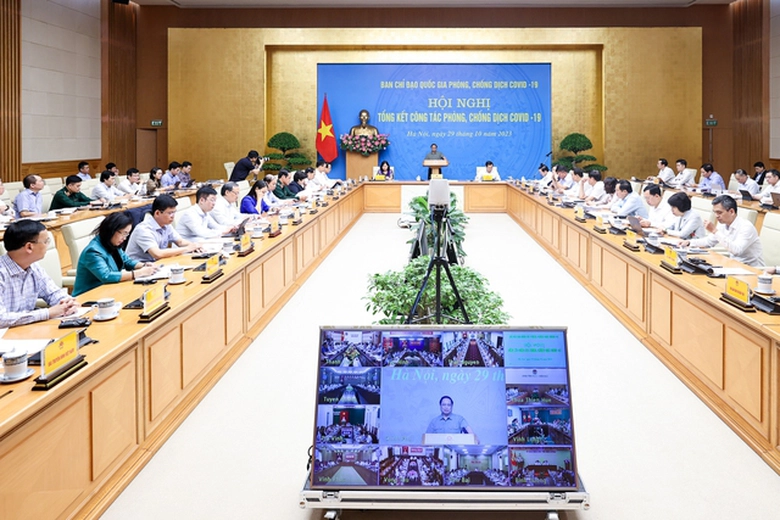 Thủ tướng x&uacute;c động nhớ lại những ng&agrave;y th&aacute;ng kh&oacute; khăn tứ bề khi chống dịch  - Ảnh 2.