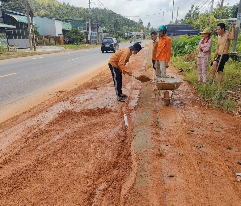 Dự &aacute;n chống sạt lở dang dở, &ldquo;tử thần&rdquo; r&igrave;nh rập tr&ecirc;n QL20  - Ảnh 6.