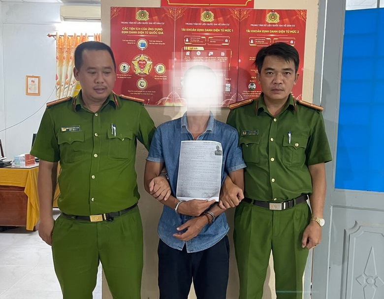 Quảng Ng&atilde;i: Bắt nghi can trốn truy n&atilde; v&igrave; tội x&acirc;m phạm mồ mả - Ảnh 1.