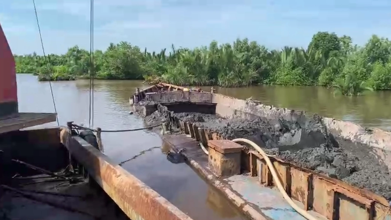 Đo&agrave;n li&ecirc;n ng&agrave;nh C&agrave; Mau ph&aacute;t hiện phương tiện nạo v&eacute;t tr&aacute;i ph&eacute;p tr&ecirc;n đường thủy - Ảnh 1.