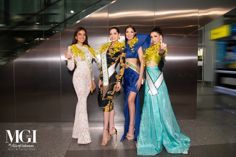 Dàn mỹ nhân đổ bộ tại sân bay Nội Bài, sẵn sàng chinh phục Miss Grand International 2023 - Ảnh 1. Dàn mỹ nhân đổ bộ tại sân bay Nội Bài, sẵn sàng chinh phục Miss Grand International 2023 - Ảnh 1.