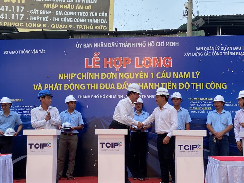 Hợp long c&acirc;y cầu trăm tỷ ở cửa ng&otilde; TP Thủ Đức - Ảnh 1.