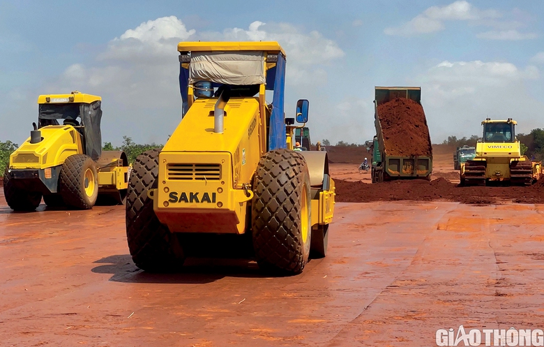 Dự &aacute;n s&acirc;n bay Long Th&agrave;nh: Trong đua tiến độ, ngo&agrave;i lo mặt bằng  - Ảnh 1.