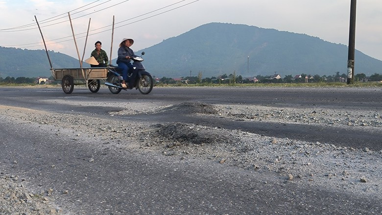 Đường ven biển H&agrave; Tĩnh 2000 tỉ hư hỏng, xuống cấp   - Ảnh 4.