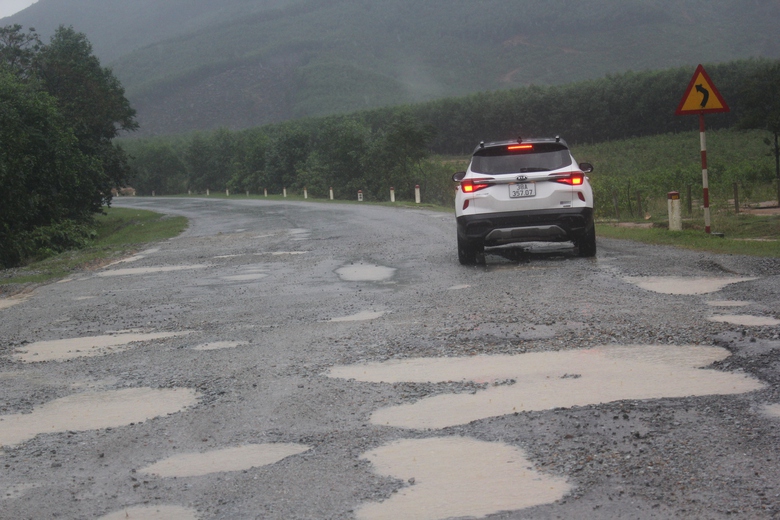 Đường ven biển H&agrave; Tĩnh 2000 tỉ hư hỏng, xuống cấp   - Ảnh 9.