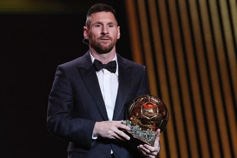 Gi&agrave;nh Quả b&oacute;ng V&agrave;ng thứ 8, Messi lập loạt kỷ lục v&ocirc; tiền kho&aacute;ng hậu - Ảnh 1.