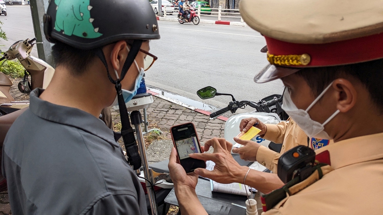 Phạt nguội xe m&aacute;y thế n&agrave;o sau định danh biển số? - Ảnh 1.