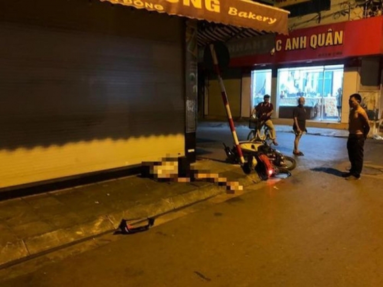 Camera vụ nữ tài xế xe tải đi vào đường cấm, tông bà bầu tử vong - Ảnh 2. Camera vụ nữ tài xế xe tải đi vào đường cấm, tông bà bầu tử vong - Ảnh 2.