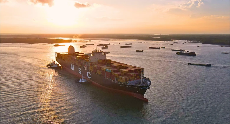 Tàu siêu lớn của hãng MSC cập cảng SSIT ở Bà Rịa - Vũng Tàu - Ảnh 4. Tàu siêu lớn của hãng MSC cập cảng SSIT ở Bà Rịa - Vũng Tàu - Ảnh 4.
