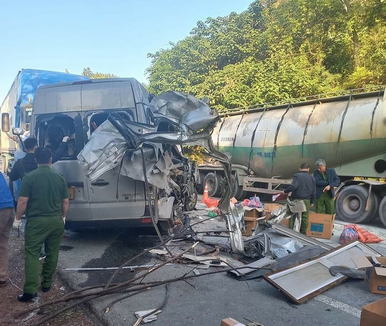 Tai nạn xe kh&aacute;ch 5 người chết ở Lạng Sơn: "T&igrave;nh huống bất ngờ, t&ocirc;i kh&ocirc;ng đ&aacute;nh l&aacute;i kịp" - Ảnh 1.