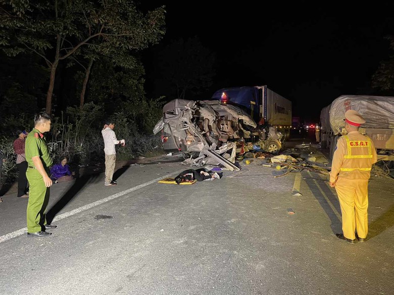Nguy&ecirc;n nh&acirc;n vụ tai nạn xe kh&aacute;ch l&agrave;m 5 người chết, 11 người bị thương ở Lạng Sơn - Ảnh 2.