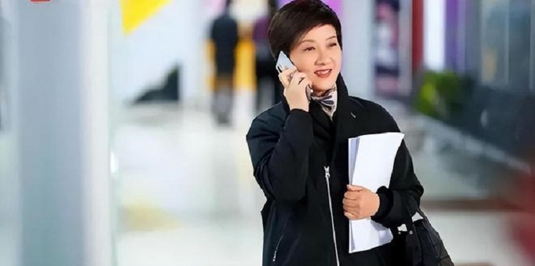 "Khang Hy" Trương Quốc Lập mải việc, Đặng Tiệp bầu bạn với con nu&ocirc;i - Ảnh 1.