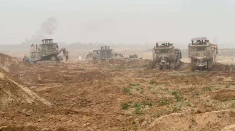 C&aacute;c lực lượng Israel siết gọng k&igrave;m nhắm v&agrave;o th&agrave;nh phố Gaza từ hai hướng - Ảnh 1.