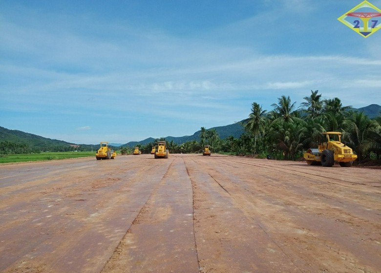 Đến ng&agrave;y 15/11, B&igrave;nh Định xử l&yacute; dứt điểm vướng mắc về đền b&ugrave; GPMB cao tốc - Ảnh 2.