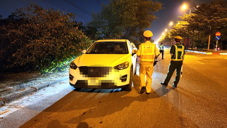 T&agrave;i xế &ocirc; t&ocirc; vi phạm nồng độ cồn đề nghị &ldquo;tạo điều kiện&rdquo; v&igrave; sợ vợ mắng - Ảnh 8.