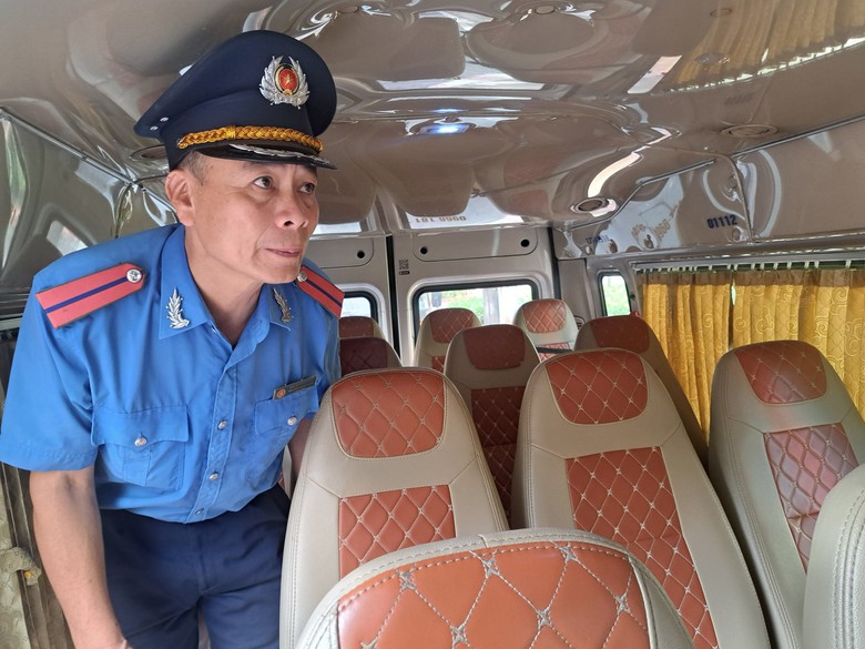 Xe đưa đ&oacute;n học sinh bị thu hồi giấy ph&eacute;p kinh doanh vẫn v&ocirc; tư hoạt động - Ảnh 2.