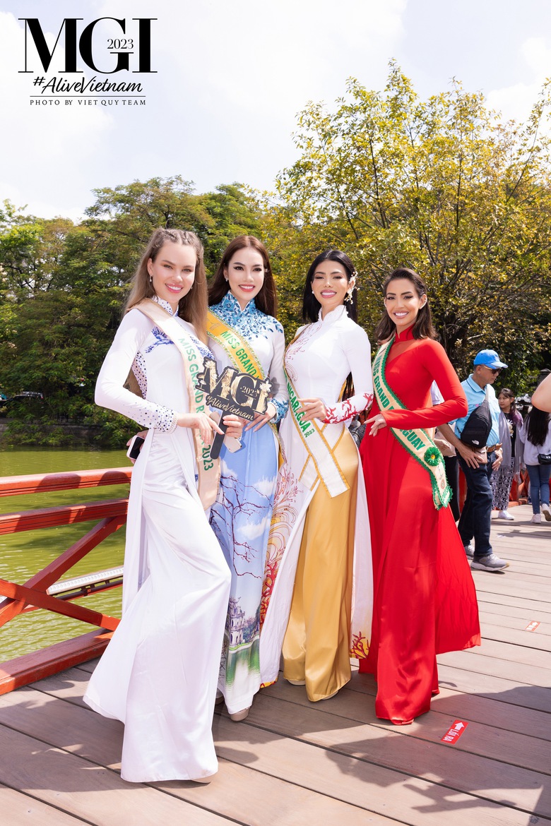 L&ecirc; Ho&agrave;ng Phương c&ugrave;ng d&agrave;n th&iacute; sinh Miss Grand International duy&ecirc;n d&aacute;ng trong t&agrave; &aacute;o d&agrave;i - Ảnh 10.
