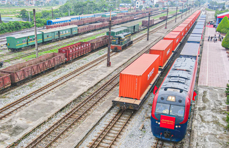Nghi&ecirc;n cứu bổ sung quy định phương tiện đường sắt, đảm bảo lộ tr&igrave;nh chuyển đổi xanh - Ảnh 1.