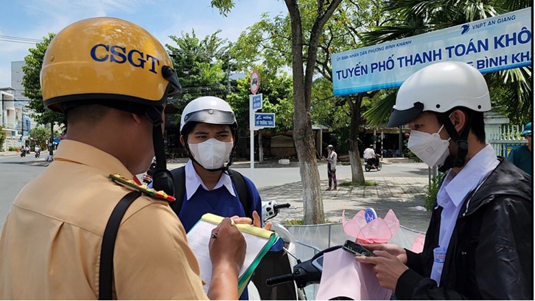 An Giang tăng cường xử l&yacute; thanh thiếu ni&ecirc;n, học sinh chưa đủ tuổi điều khiển xe m&aacute;y - Ảnh 1.