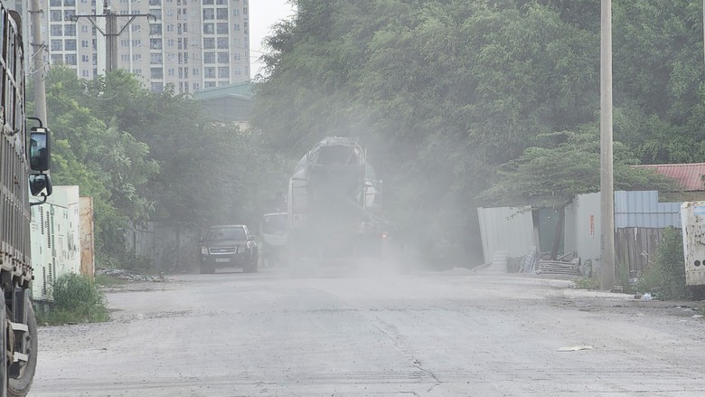 Cận cảnh h&agrave;ng loạt trạm trộn b&ecirc; t&ocirc;ng &ldquo;thi gan&rdquo; trước lệnh di dời ở Ho&agrave;i Đức (H&agrave; Nội) - Ảnh 3.