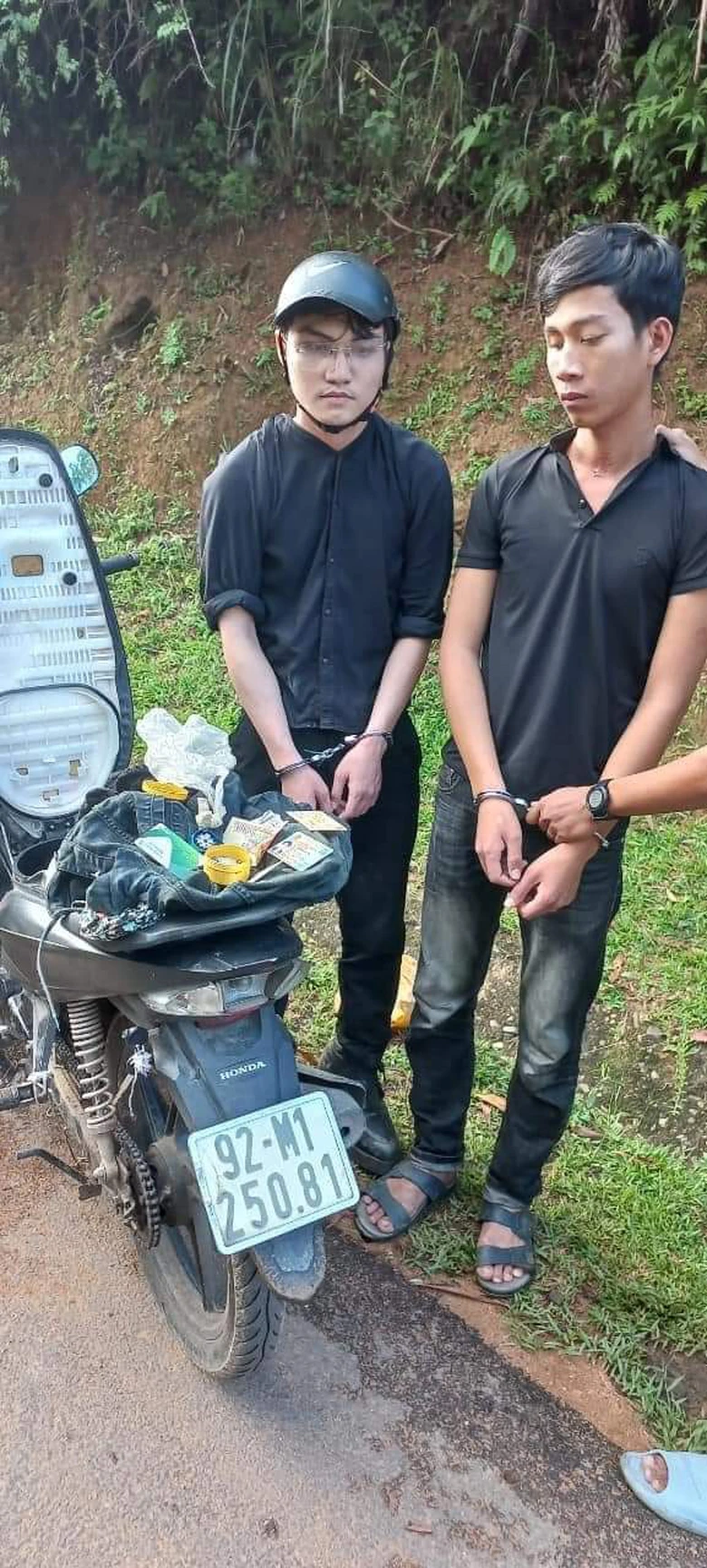 Hành tung bí ẩn của các nghi phạm bắn 2 nữ công nhân ở Quảng Ngãi - Ảnh 4. Hành tung bí ẩn của các nghi phạm bắn 2 nữ công nhân ở Quảng Ngãi - Ảnh 4.