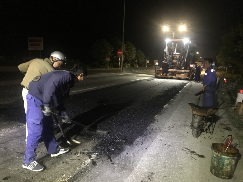 Sửa chữa lại mặt đường BOT Nam Bến Thủy - Ảnh 1.