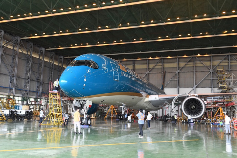 Chuy&ecirc;n gia h&agrave;ng kh&ocirc;ng quốc tế t&igrave;m hiểu việc bảo dưỡng m&aacute;y bay của Việt Nam - Ảnh 1.