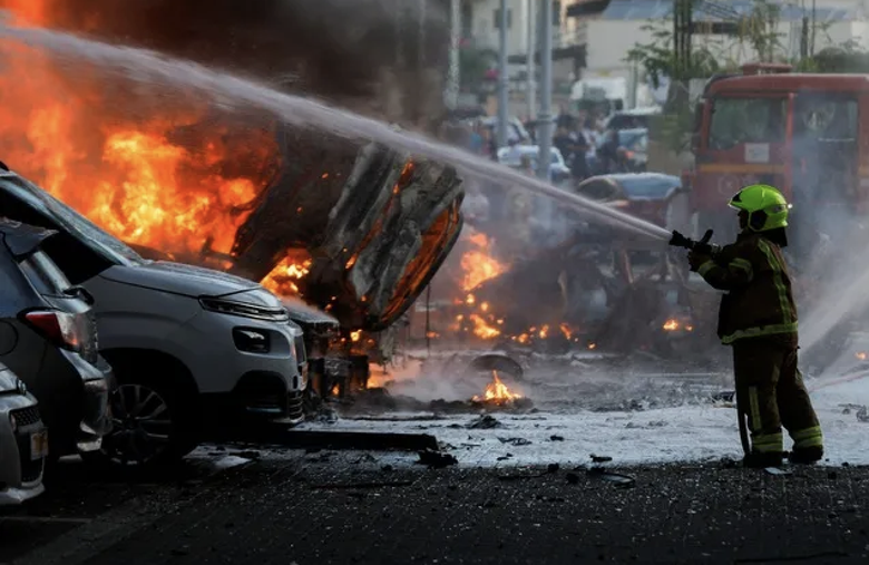 Vụ Hamas đột k&iacute;ch Israel: Đại sứ qu&aacute;n khuyến c&aacute;o người Việt hạn chế đi lại  - Ảnh 1.