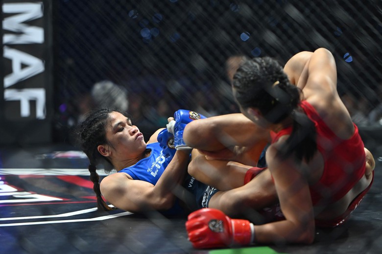 Nữ ho&agrave;ng Muay Việt Nam bảo vệ th&agrave;nh c&ocirc;ng đai v&ocirc; địch MMA  - Ảnh 1.