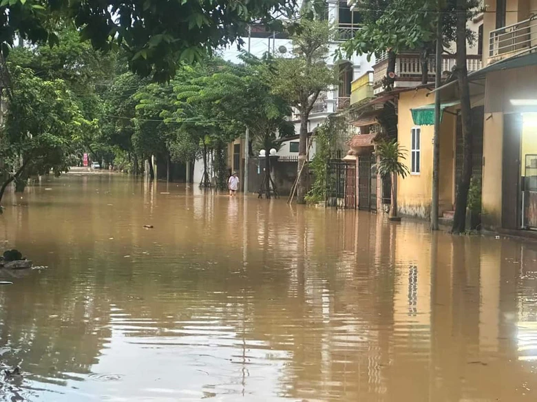 Mưa lớn g&acirc;y sạt lở đất l&agrave;m hai người thiệt mạng ở Y&ecirc;n B&aacute;i - Ảnh 3.
