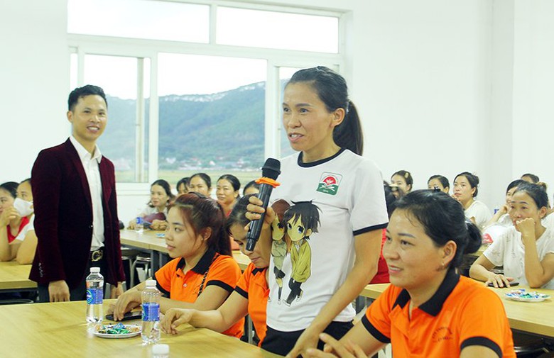 Hơn 200 c&ocirc;ng nh&acirc;n được tuy&ecirc;n truyền x&acirc;y dựng văn h&oacute;a giao th&ocirc;ng an to&agrave;n - Ảnh 2.
