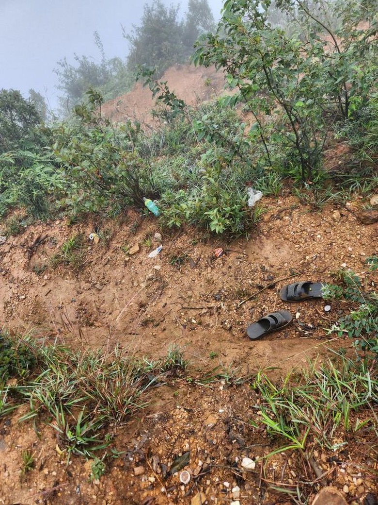 Một người tử vong khi chinh phục đỉnh Tà Chì Nhù ở Yên Bái - Ảnh 1. Một người tử vong khi chinh phục đỉnh Tà Chì Nhù ở Yên Bái - Ảnh 1.